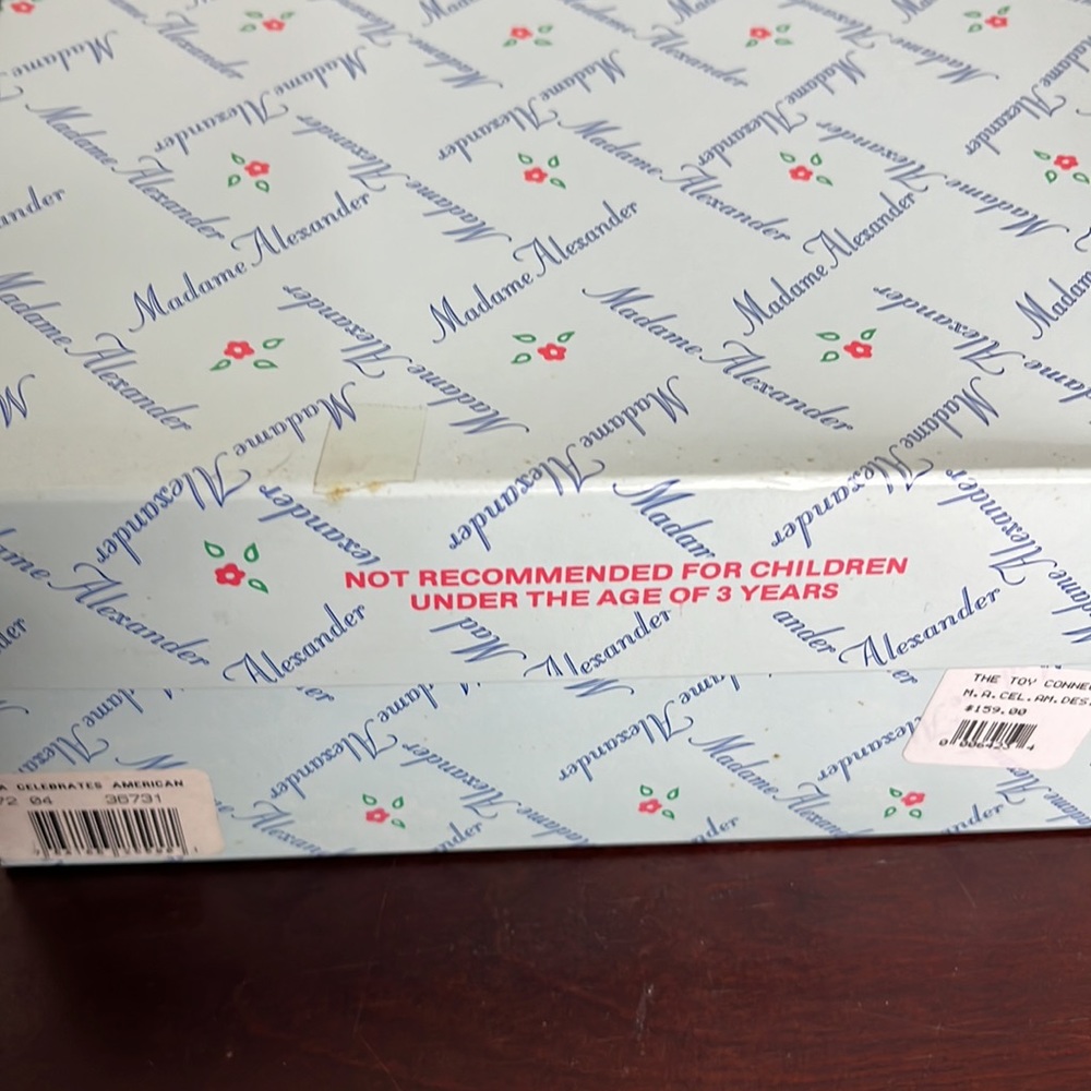 10" Madame Alexander Celebrates American Design #25590 - Picture 9 of 9